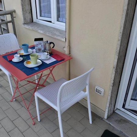Loreto - Colorful Studio Apartment Милано Екстериор снимка