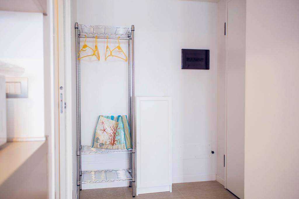 Loreto - Colorful Studio Apartment Милано Екстериор снимка