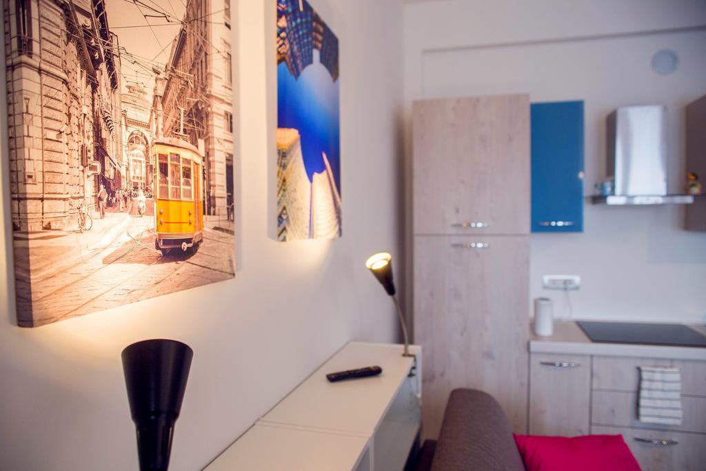 Loreto - Colorful Studio Apartment Милано Екстериор снимка