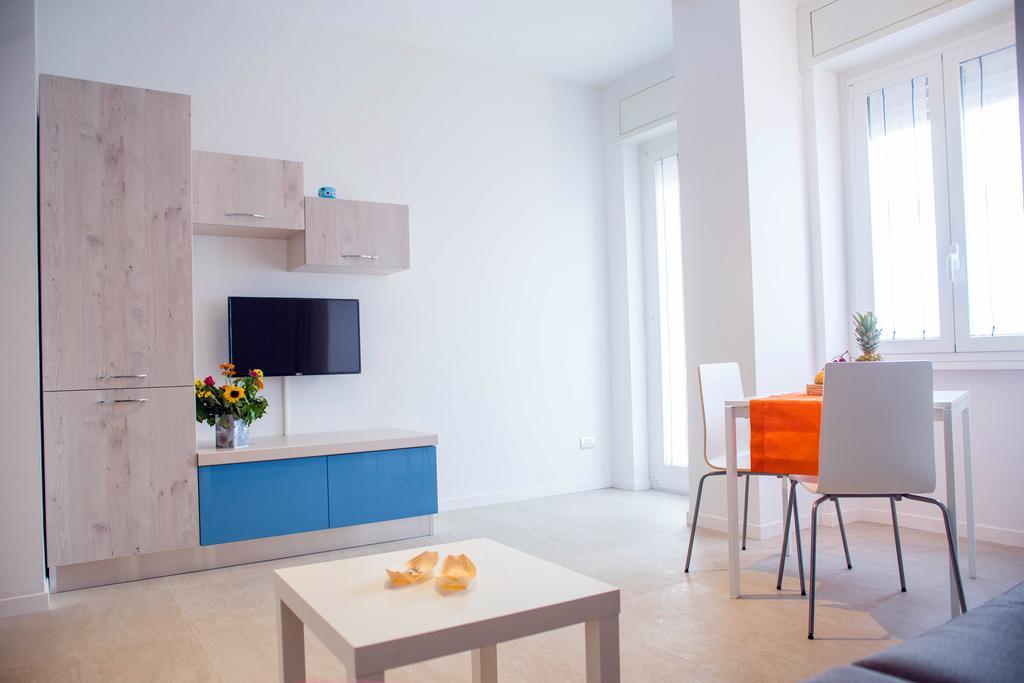 Loreto - Colorful Studio Apartment Милано Екстериор снимка