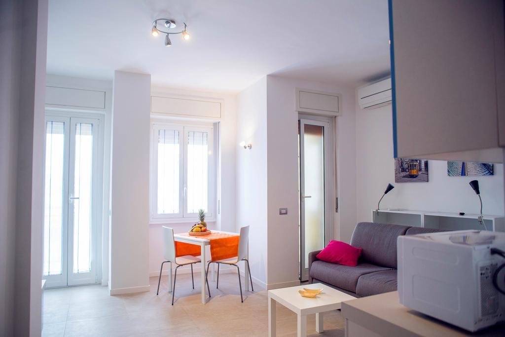 Loreto - Colorful Studio Apartment Милано Екстериор снимка