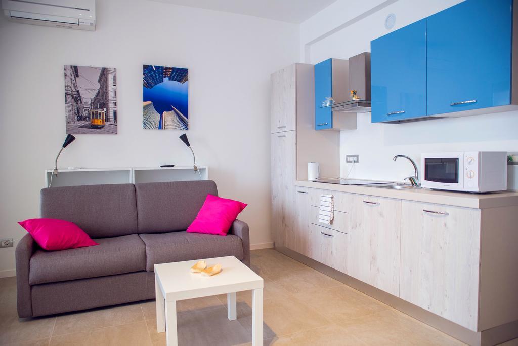 Loreto - Colorful Studio Apartment Милано Екстериор снимка
