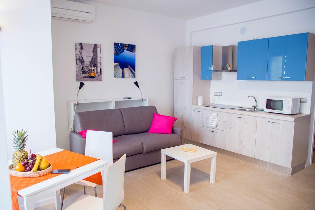 Loreto - Colorful Studio Apartment Милано Екстериор снимка