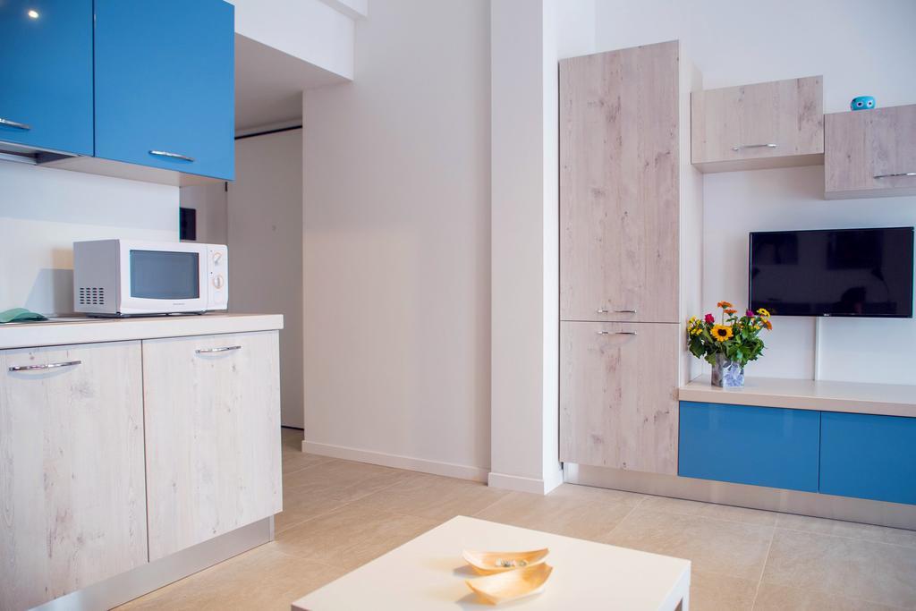 Loreto - Colorful Studio Apartment Милано Екстериор снимка