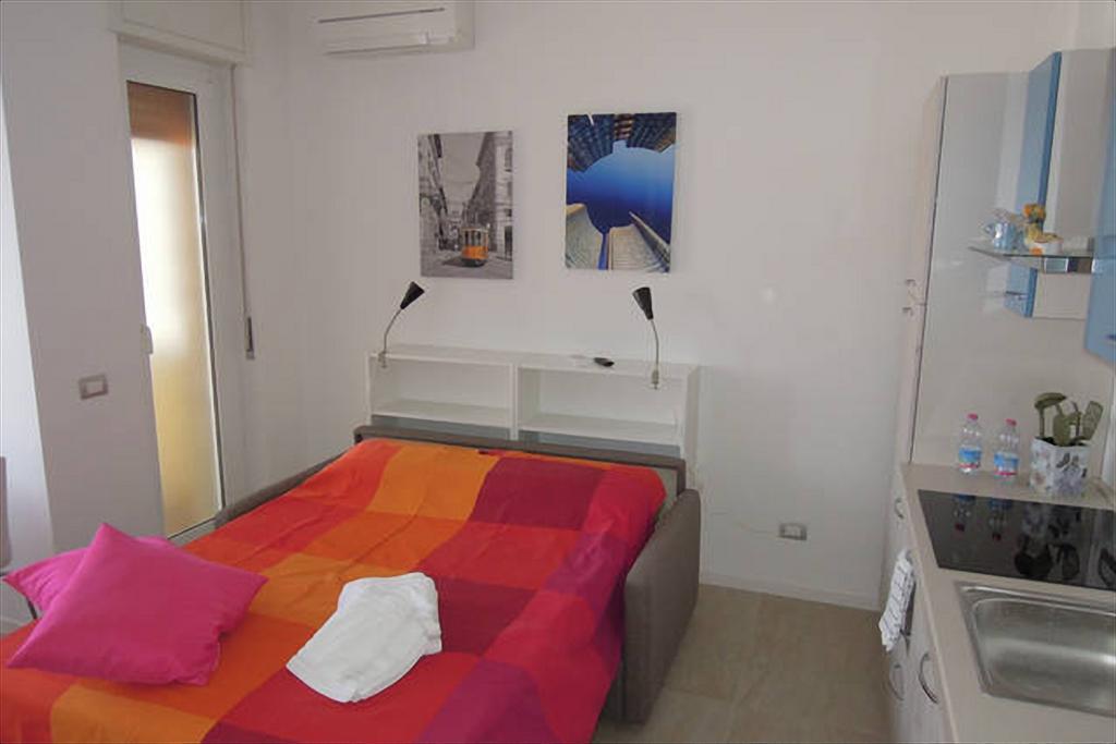 Loreto - Colorful Studio Apartment Милано Екстериор снимка
