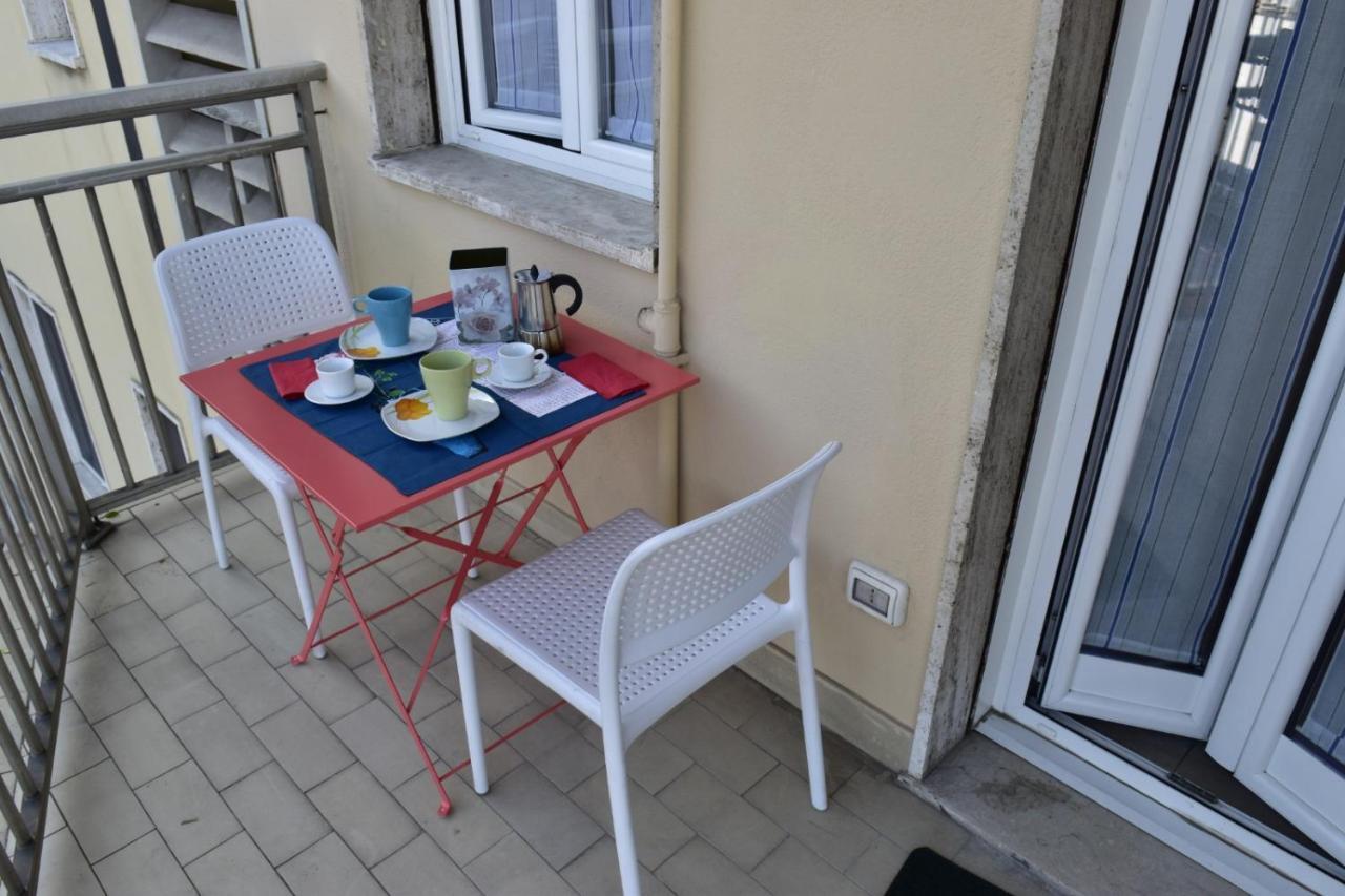 Loreto - Colorful Studio Apartment Милано Екстериор снимка